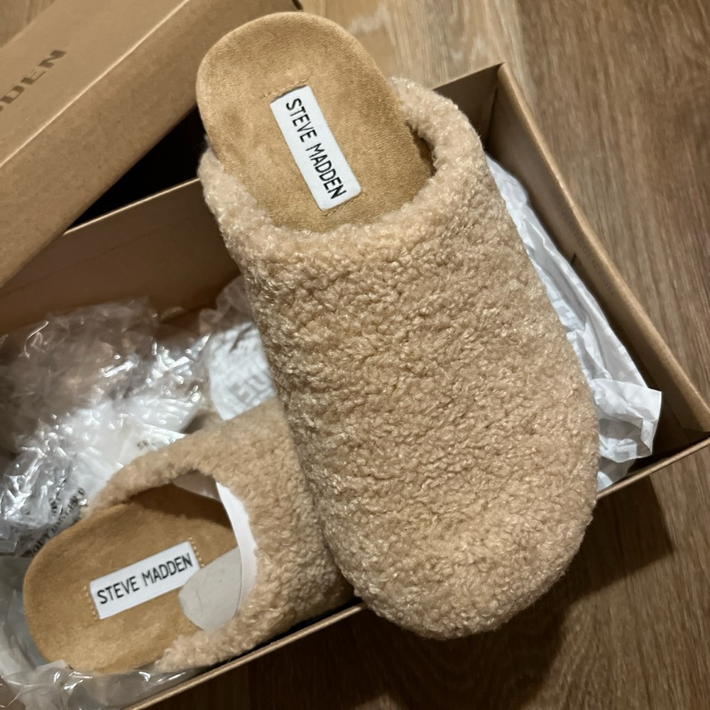 Steve Madden slippers